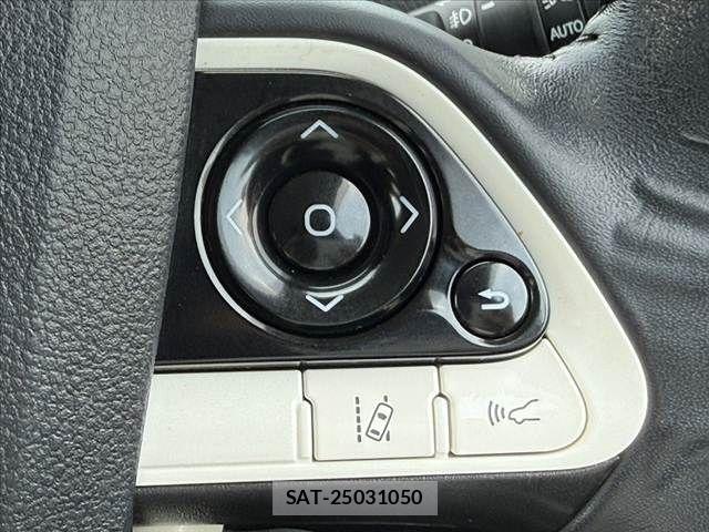 Toyota PRIUS 2018-02 6816636-5