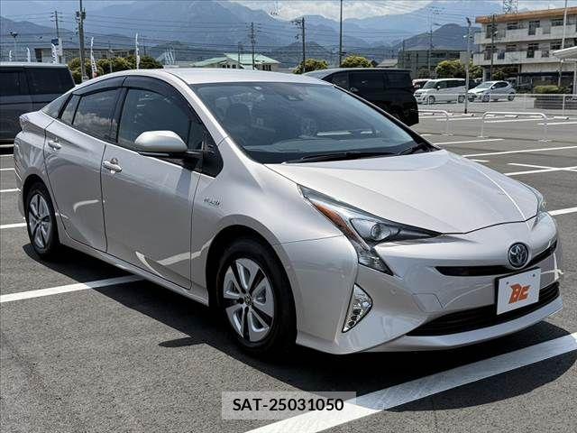 Toyota PRIUS 2018-02 6816636-7