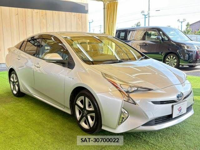 Toyota PRIUS 2016-01 6816644-12