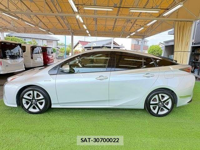 Toyota PRIUS 2016-01 6816644-14