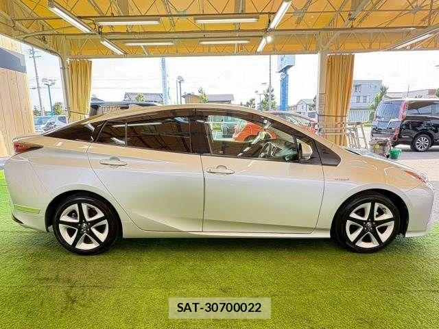 Toyota PRIUS 2016-01 6816644-15