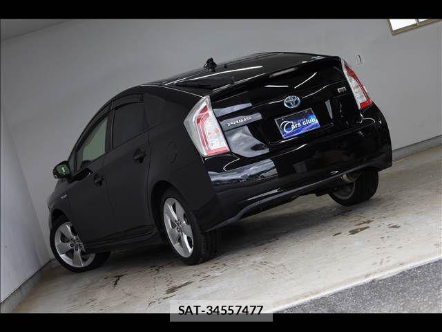 Toyota PRIUS 2015-03 6816667-10