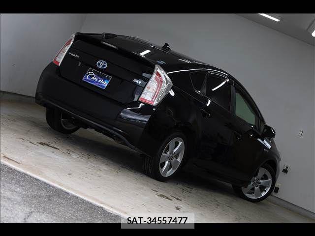 Toyota PRIUS 2015-03 6816667-11