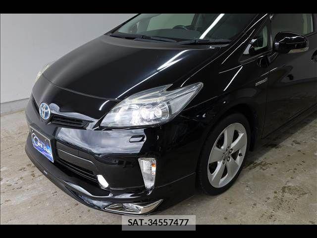 Toyota PRIUS 2015-03 6816667-12