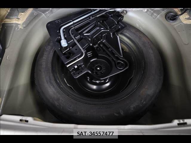 Toyota PRIUS 2015-03 6816667-14