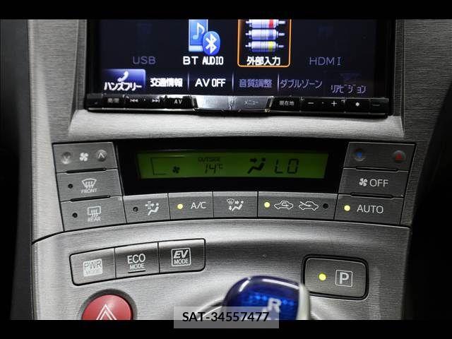 Toyota PRIUS 2015-03 6816667-15