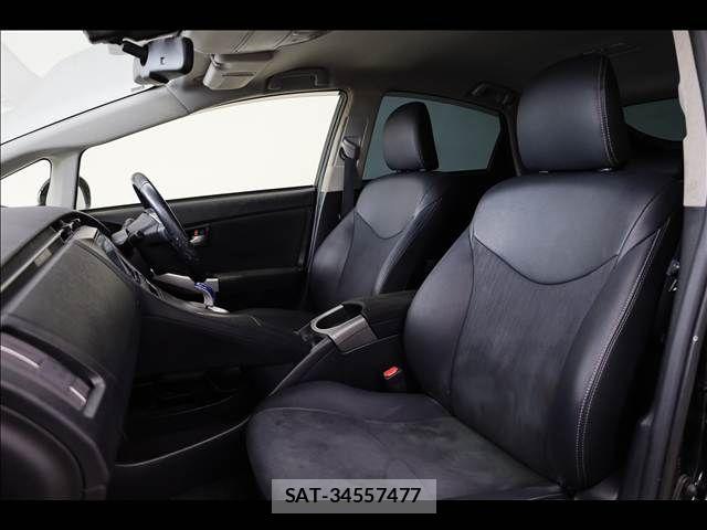 Toyota PRIUS 2015-03 6816667-17