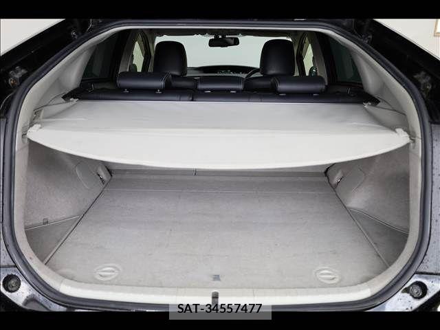 Toyota PRIUS 2015-03 6816667-19