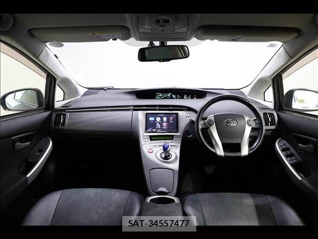 Toyota PRIUS 2015-03 6816667-2