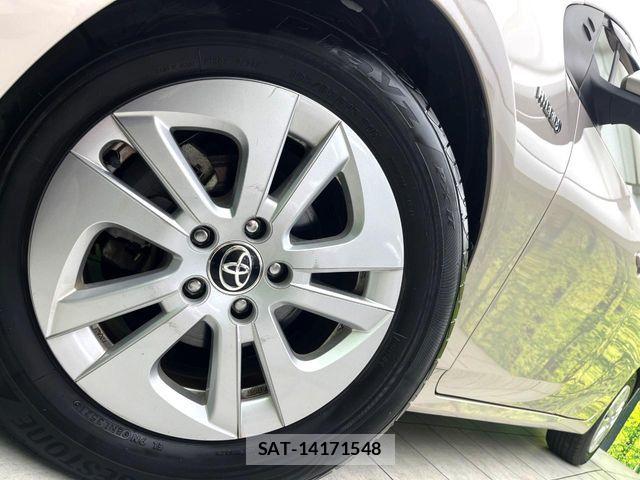 Toyota PRIUS 2017-04 6816631-12