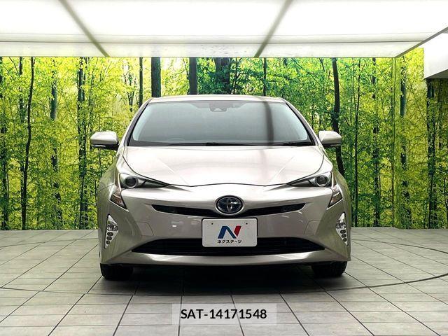 Toyota PRIUS 2017-04 6816631-13