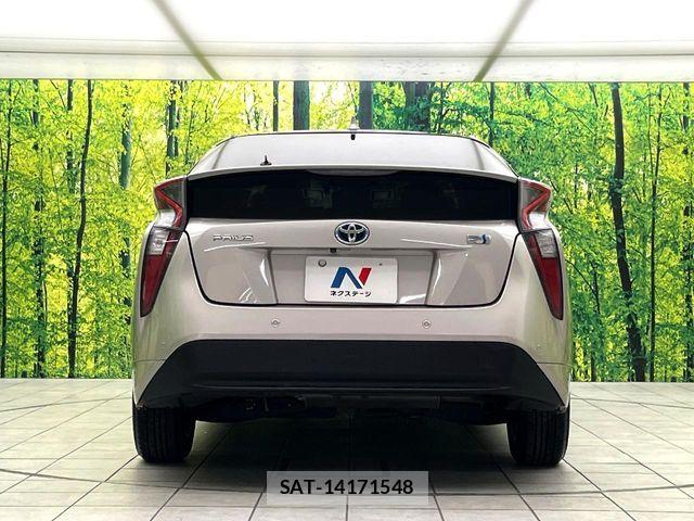 Toyota PRIUS 2017-04 6816631-14