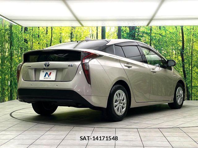 Toyota PRIUS 2017-04 6816631-16