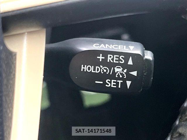 Toyota PRIUS 2017-04 6816631-4