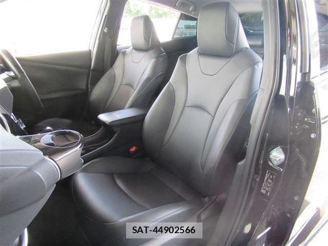 Toyota PRIUS 2019-01 6816614-13