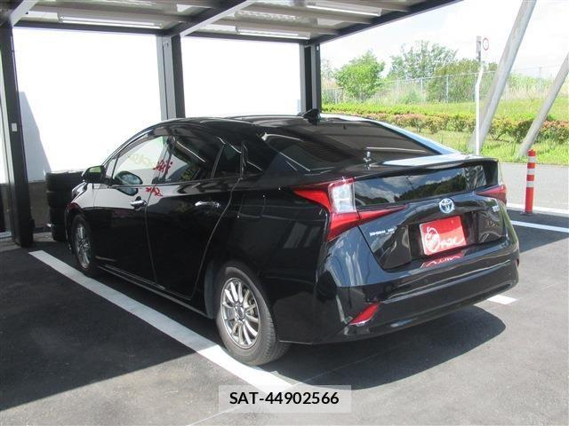 Toyota PRIUS 2019-01 6816614-1