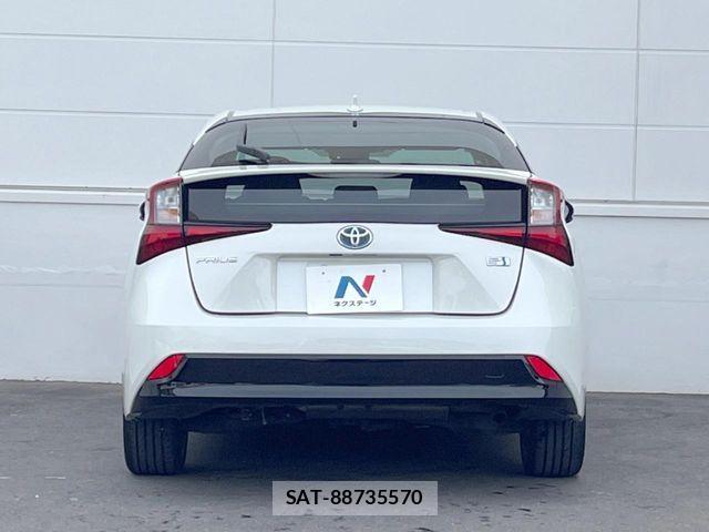 Toyota PRIUS 2019-09 6816615-14