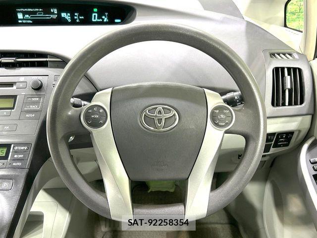 Toyota PRIUS 2010-02 6821597-10