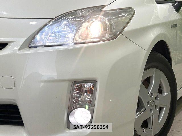 Toyota PRIUS 2010-02 6821597-11