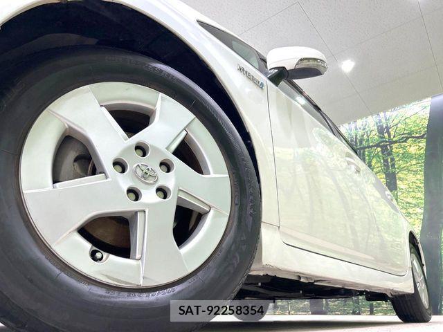 Toyota PRIUS 2010-02 6821597-12