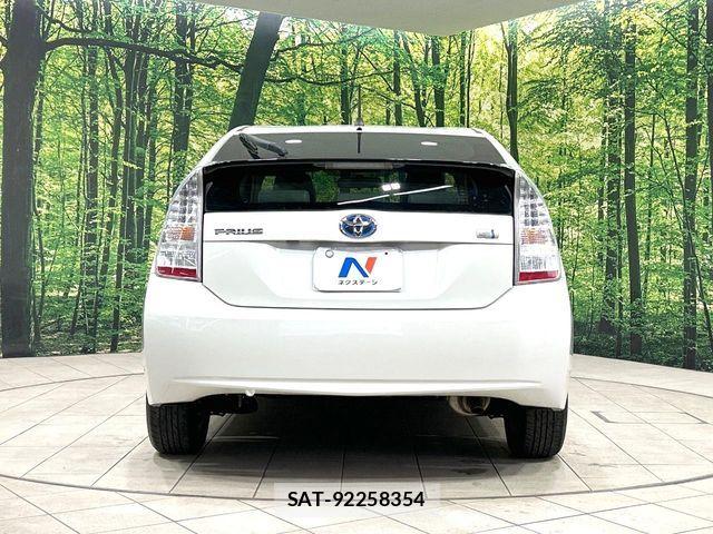 Toyota PRIUS 2010-02 6821597-14