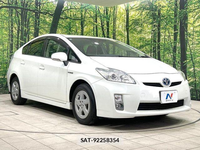 Toyota PRIUS 2010-02 6821597-15