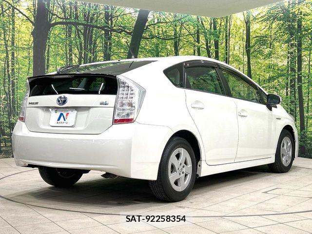 Toyota PRIUS 2010-02 6821597-16