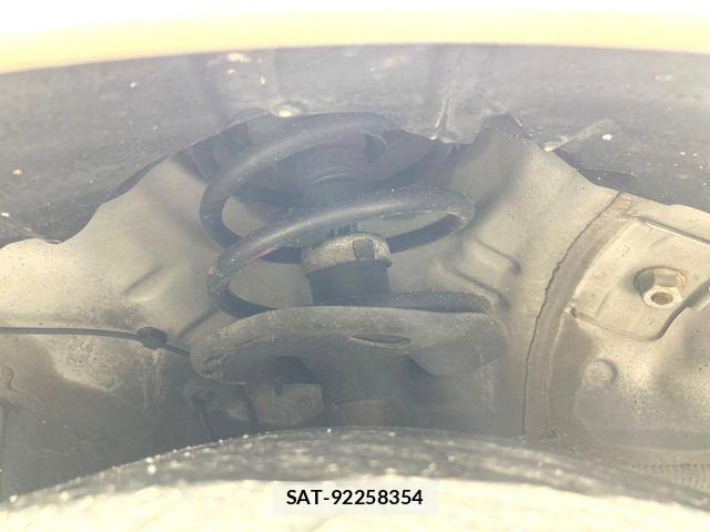 Toyota PRIUS 2010-02 6821597-19