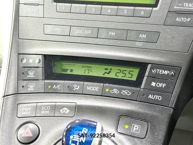 Toyota PRIUS 2010-02 6821597-3