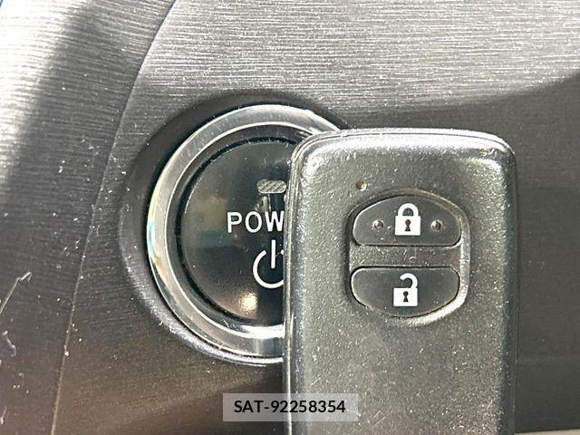 Toyota PRIUS 2010-02 6821597-5