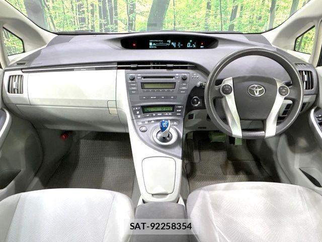 Toyota PRIUS 2010-02 6821597-6