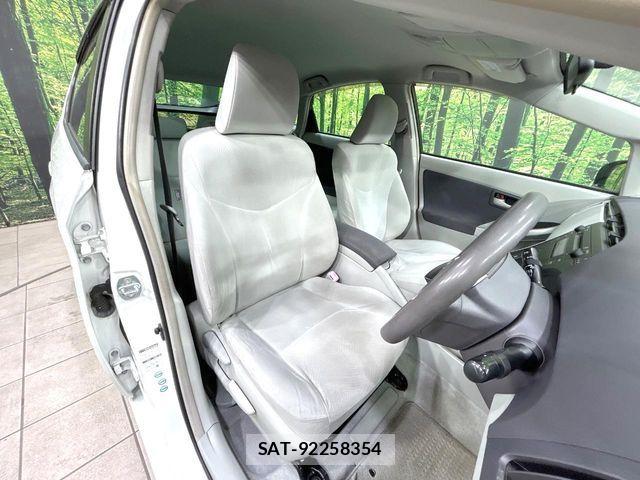 Toyota PRIUS 2010-02 6821597-7