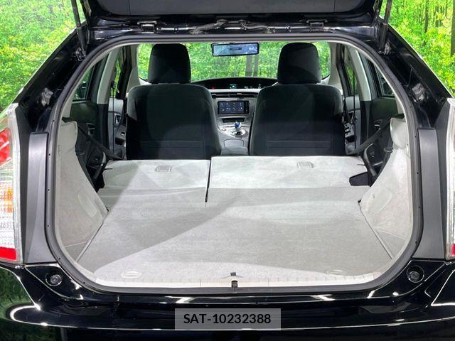 Toyota PRIUS 2013-12 6816646-9