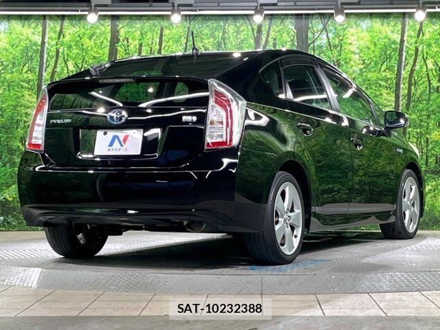 Toyota PRIUS 2013-12 6816646-16