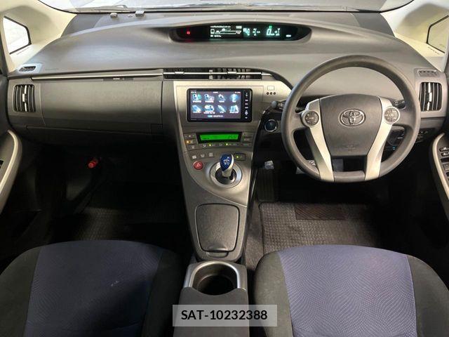 Toyota PRIUS 2013-12 6816646-1