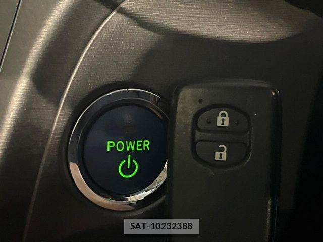 Toyota PRIUS 2013-12 6816646-4
