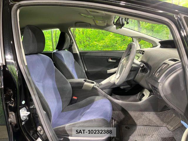 Toyota PRIUS 2013-12 6816646-7