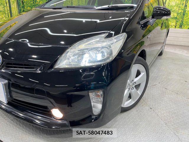 Toyota PRIUS 2013-10 6816645-11