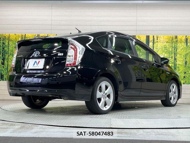 Toyota PRIUS 2013-10 6816645-16