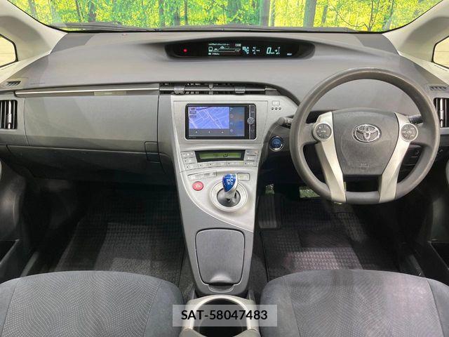 Toyota PRIUS 2013-10 6816645-1