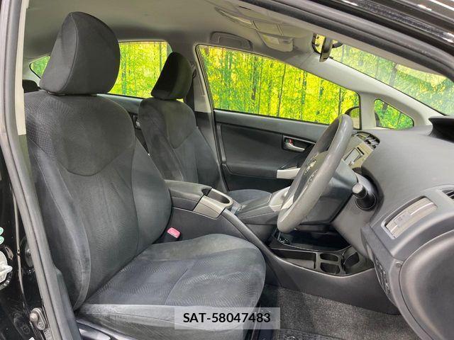 Toyota PRIUS 2013-10 6816645-7