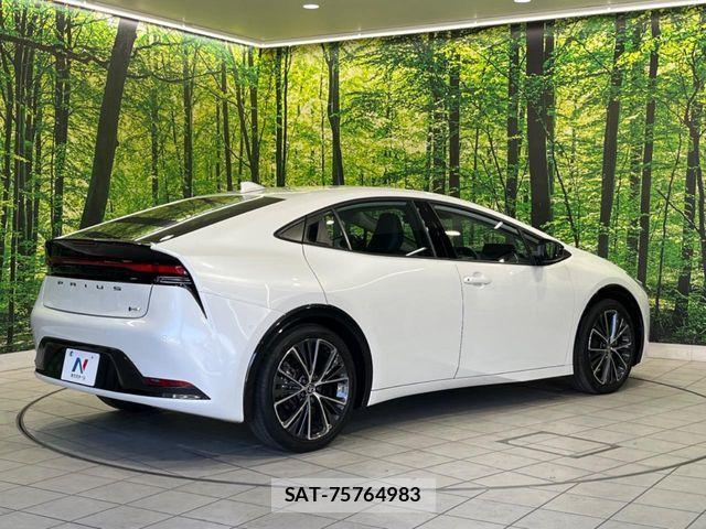 Toyota PRIUS 2023-03 6911208-16