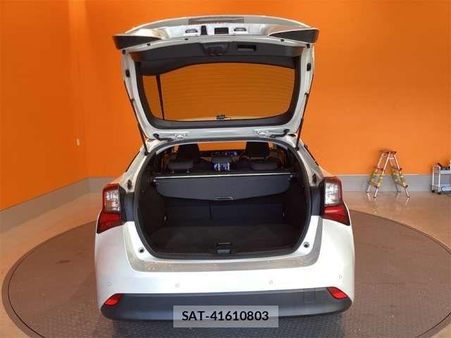 Toyota PRIUS 2019-03 6911240-15