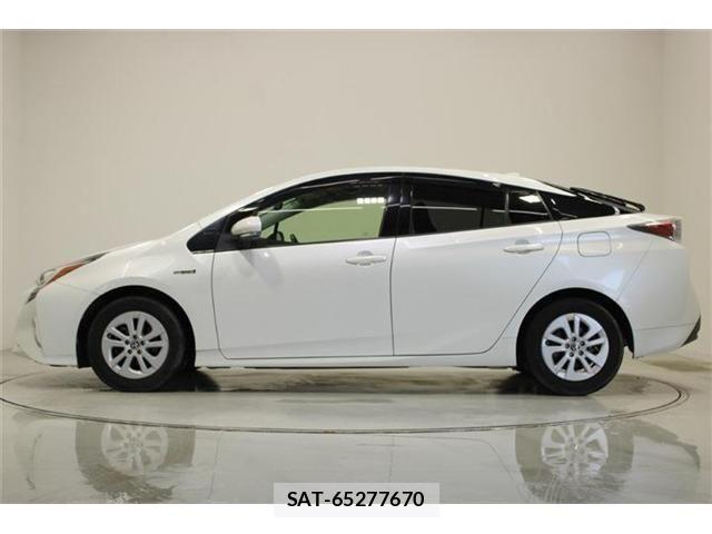Toyota PRIUS 2017-08 6911294-10