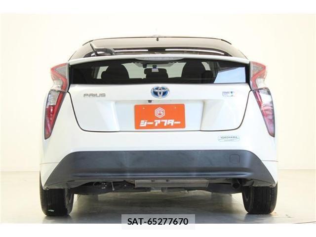 Toyota PRIUS 2017-08 6911294-12