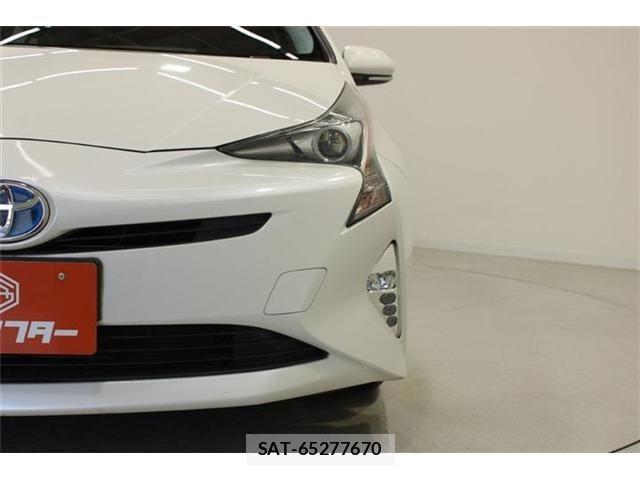 Toyota PRIUS 2017-08 6911294-15