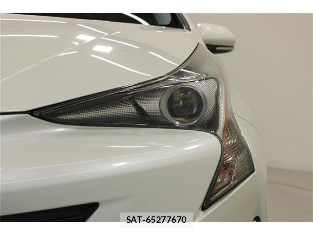 Toyota PRIUS 2017-08 6911294-16