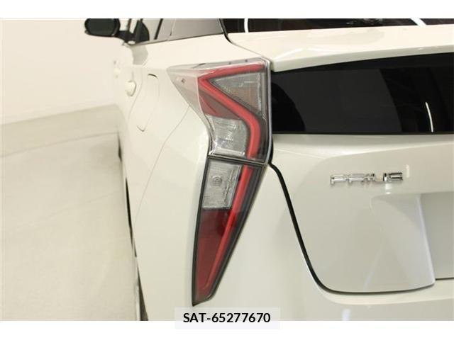Toyota PRIUS 2017-08 6911294-20