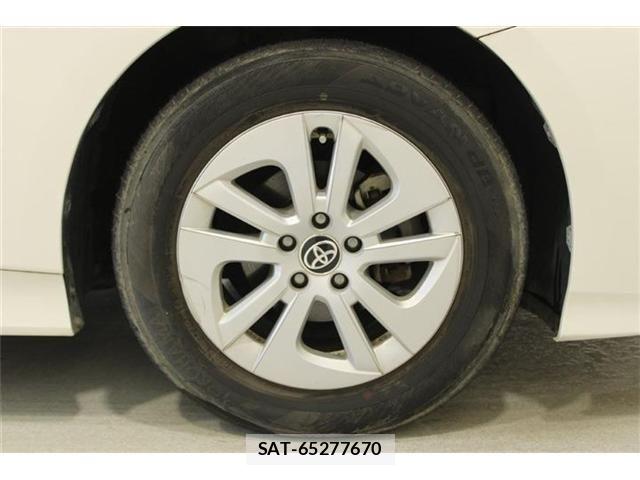 Toyota PRIUS 2017-08 6911294-23