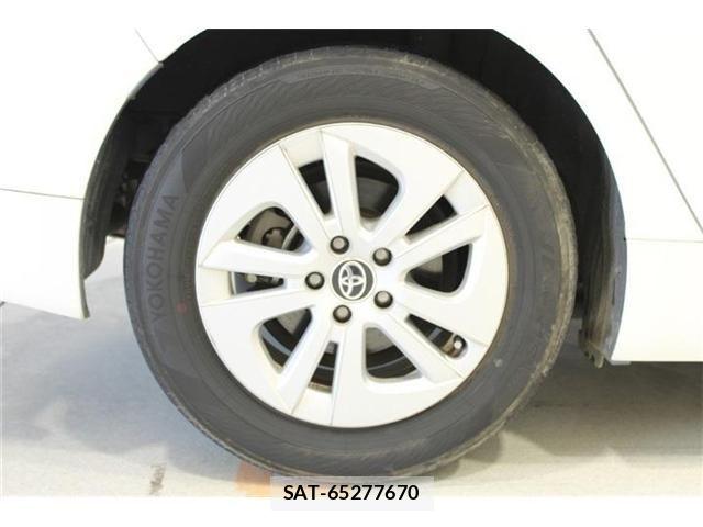 Toyota PRIUS 2017-08 6911294-24